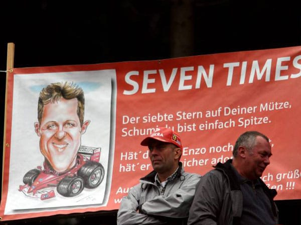Damit beginnt eine Sieges-Serie. Von 2000 bis 2004 holt Schumacher fünf Titel in Folge, schraubt die Gesamtzahl seiner Weltmeisterschaften auf sieben. Damit beginnt eine Sieges-Serie. Von 2000 bis 2004 holt Schumacher fünf Titel in Folge, schraubt die Gesamtzahl seiner Weltmeisterschaften auf sieben.