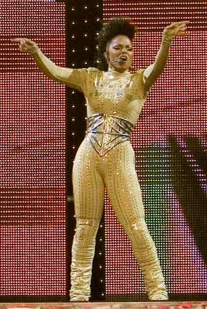 Janet Jackson sorgt für eine fulminante Show - ihre Pfunde stehen ihr dabei anscheinend nicht im Weg. Janet Jackson sorgt für eine fulminante Show - ihre Pfunde stehen ihr dabei anscheinend nicht im Weg.