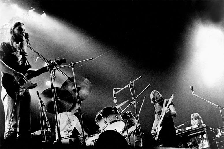 Die britische Band Pink Floyd verkaufte weltweit mehr als 200 Millionen Platten: David Gilmour, Roger Waters, Nick Mason und Richard Wright (r) bei einem Auftritt Mitte der 1970er Jahre.