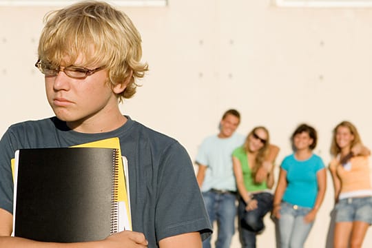 "Du blöder Streber!": Nicht bei jedem Kind lösen gute Noten nur Freude aus.