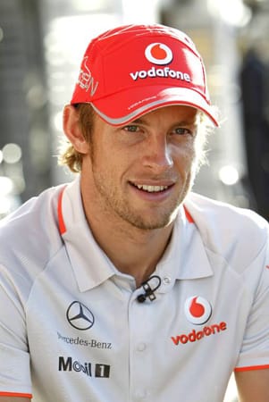 Der aktuelle Weltmeister Jenson Button vom Team Mc-Laren-Mercedes fährt mit immerhin acht Mio. Euro pro Jahr lässig durch den Formel 1-Zirkus. (