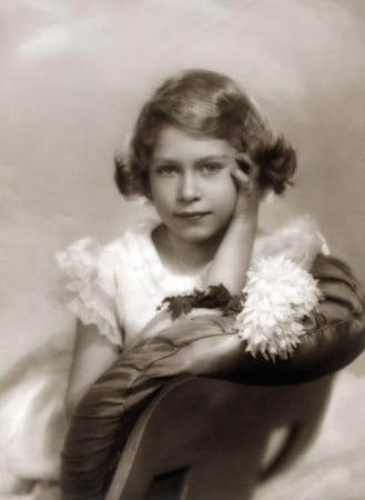 Mit niedlichen Kulleraugen blickt Elizabeth in die Kamera. Das Bild wurde im Jahr 1934 aufgenommen.
