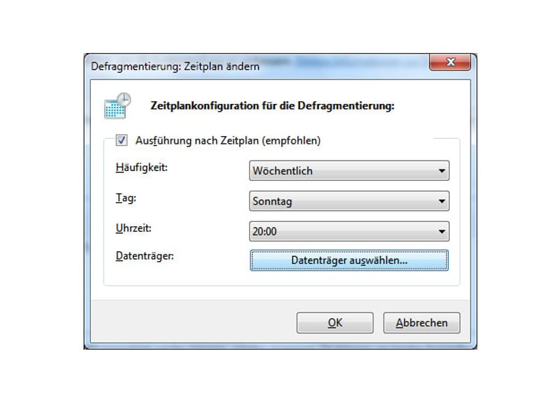 Unter Datenträger auswählen... können Sie noch einstellen, welche Festplatten und Partitionen defragmentiert werden sollen. Anschließend beenden Sie den Zeitplan mit OK.