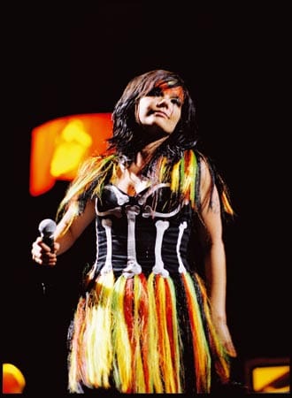 Bereits mit ihrer ersten Band "Sugarcubes" erreichte die isländische Pop-Künstlerin Björk Kultstatus. Ab 1992 beschritt sie musikalisch Solopfade - und war damit ebenfalls sehr erfolgreich. 2000 wurde Björk außerdem als beste Darstellerin in Cannes ausgezeichnet für ihre Hauptrolle in dem Lars von Trier-Film "Dancer In The Dark". (