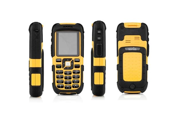 Die US-Firma Sonim Technogies behauptet: "Unser Handy ist unzerstörbar". Das Gehäuse des Sonim XP1 soll zudem Wasser, Hitze, Staub und Stößen trotzen. Hierfür bekommt der Käufer sogar drei Jahre Garantie, für einen Preis von rund 200 Euro. (