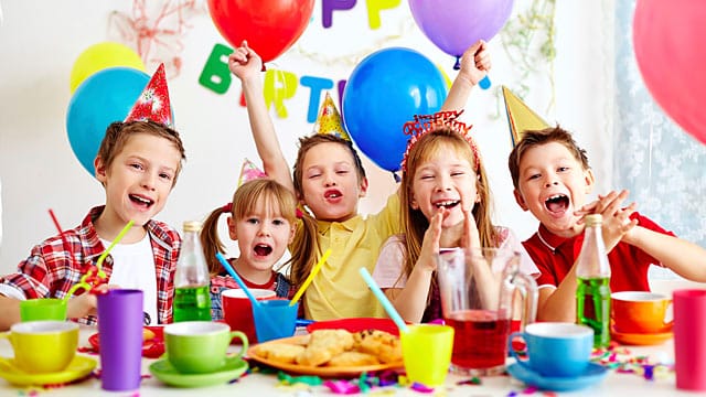 Kindergeburtstag: Mottopartys sind besonders beliebt bei Kindergeburtstagen.