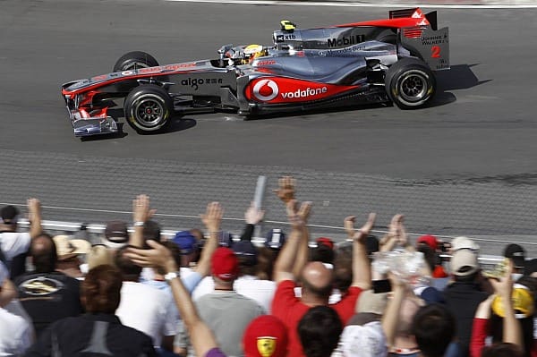Dass er sich auf dem Circuit Gilles Villeneuve wohl fühlt, sieht man dem Weltmeister von 2008 richtig an...