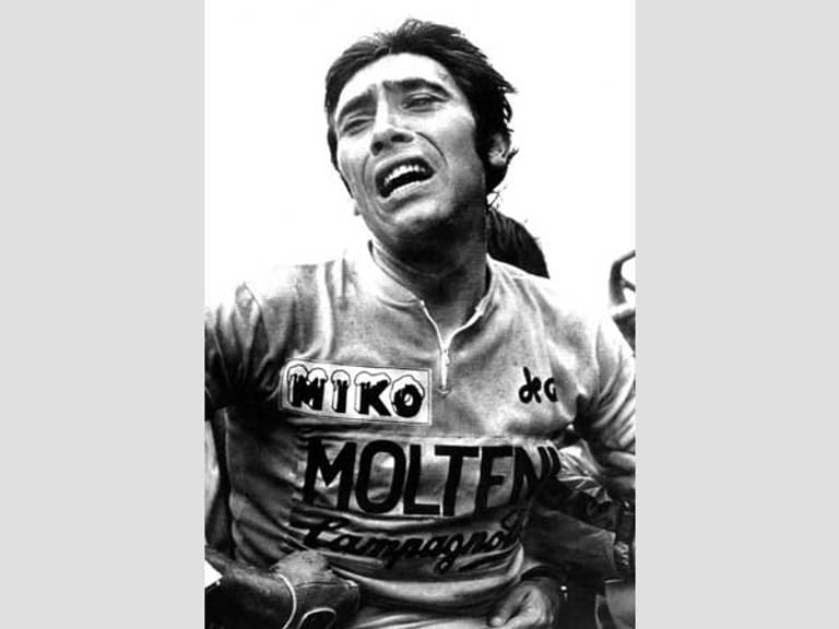 Eine Tour der Leiden war es meistens für seine Gegner: Der fünfmalige Sieger Eddy Merckx wurde "Kannibale" genannt, weil er schwache Momente der Konkurrenz gnadenlos ausnutzte.