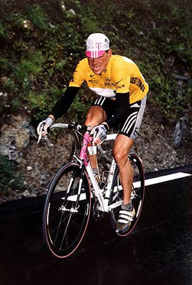 Bei der Tour 1998 bricht Jan Ullrich auf der 15. Etappe völlig ein und muss letztlich dem bereits verstorbenen Marco Pantani den Sieg überlassen.
