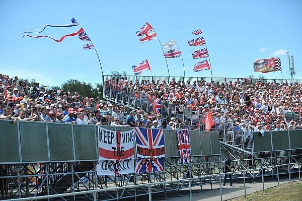 115.000 Zuschauer kamen am Renntag an die Strecke. Die britischen Fans gelten als besonders fachkundig und fair und kommen daher bei den Fahrern gut an.