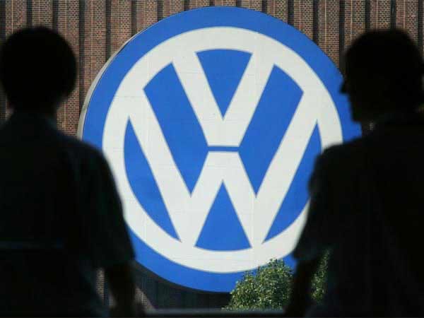 Knapp hinter Siemens mit 14 Prozent der Stimmen landete Volkswagen auf Platz drei. Allerdings fiel der Wolfsburger Autobauer damit um zwei Plätze im Vergleich zum Vorjahr zurück. (Quelle: PricewaterhouseCoopers AG,