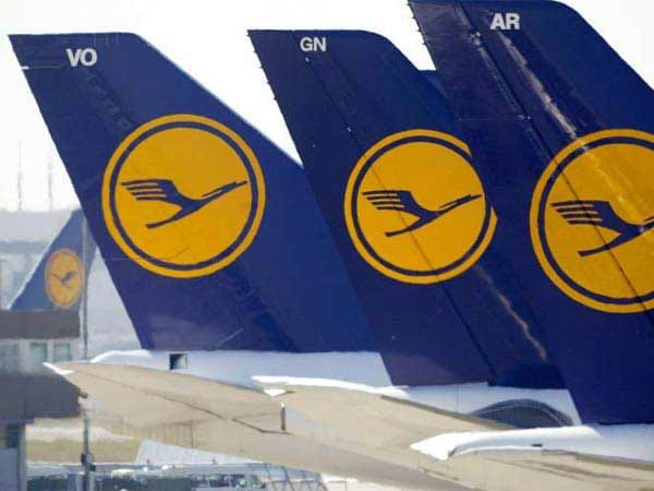 Neu in den Top 10 ist die Lufthansa AG. Für immerhin noch drei Prozent der Befragten ist die Fluglinie mit dem Kranich das bevorzugte Unternehmen - Platz 7 für den Marktführer. (Quelle: PricewaterhouseCoopers AG,