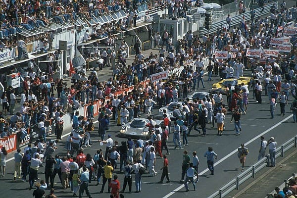 Doppelsieg für Sauber beim 24-Stunden-Rennen in Le Mans 1989. Der Sieg geht an Jochen Mass, Manuel Reuter und Stanley Dickens.