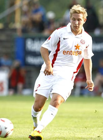 Mittelfeldakteur Lewis Holtby wird vom FC Schalke 04 an den 1. FSV Mainz 05 ausgeliehen (Ablöse: 200.000 Euro).