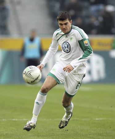 Innenverteidiger Jan Simunek wechselt vom VfL Wolfsburg zum 1. FC Kaiserslautern in die Pfalz (Ablöse: 850.000 Euro).