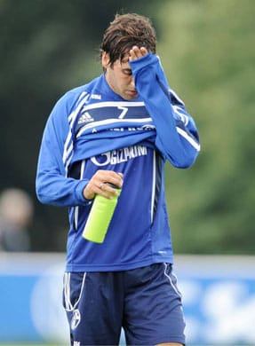 Daran muss sich der Spanier gewöhnen: Lange, kraftraubende Trainingseinheiten bis zur Erschöpfung und keine Siesta mehr. ( Daran muss sich der Spanier gewöhnen: Lange, kraftraubende Trainingseinheiten bis zur Erschöpfung und keine Siesta mehr. (