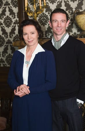 Mutter und Sohn: 2008 lassen sich Iris Berben und ihr Sohn Oliver am Filmset von "Krupp - eine deutsche Familie" gemeinsam ablichten. (