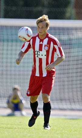 Andreas Ottl ist ein echtes Bayern-Eigengewächs. Hat aber auf seiner angestammten Position im defensiven Mittelfeld ,wegen den gesetzten Schweinsteiger und van Bommel, keine Chance zu spielen. Eine Ausleihe, wie schon in der Rückrunde der letzten Saison, ist wahrscheinlich. ( Andreas Ottl ist ein echtes Bayern-Eigengewächs. Hat aber auf seiner angestammten Position im defensiven Mittelfeld ,wegen den gesetzten Schweinsteiger und van Bommel, keine Chance zu spielen. Eine Ausleihe, wie schon in der Rückrunde der letzten Saison, ist wahrscheinlich. (