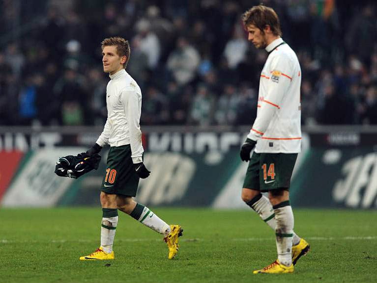 Marko Marin (li.) und Aaron Hunt gehören zum Besten, was die Kreativabteilung von Werder Bremen zu bieten hat. Sollte Thomas Schaaf zurück zum Vierer-Mittelfeld mit Raute wechseln, muss wohl einer der auf die Bank, da beide bevorzugt über die linke offensive Seite kommen. ( Marko Marin (li.) und Aaron Hunt gehören zum Besten, was die Kreativabteilung von Werder Bremen zu bieten hat. Sollte Thomas Schaaf zurück zum Vierer-Mittelfeld mit Raute wechseln, muss wohl einer der auf die Bank, da beide bevorzugt über die linke offensive Seite kommen. (