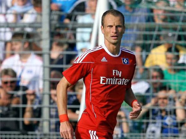Mitte 2009 wurde er noch für sechs Millionen Euro von Lazio Rom verpflichtet. Nun ist David Rozehnal beim HSV ausgemustert worden. ( Mitte 2009 wurde er noch für sechs Millionen Euro von Lazio Rom verpflichtet. Nun ist David Rozehnal beim HSV ausgemustert worden. (