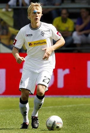 Jens Wissing war im Sommer heiß begehrt: Die halbe Bundesliga wollte den 22-Jährigen von Preußen Münster verpflichten. Entschieden hat sich der Defensivspezialist für die Fohlen vom Niederrhein und soll als Nachfolger von Filip Daems aufgebaut werden. Jens Wissing war im Sommer heiß begehrt: Die halbe Bundesliga wollte den 22-Jährigen von Preußen Münster verpflichten. Entschieden hat sich der Defensivspezialist für die Fohlen vom Niederrhein und soll als Nachfolger von Filip Daems aufgebaut werden.