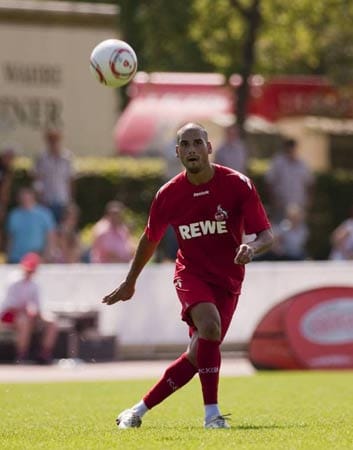 Er ist der Gewinner der Vorbereitung bei den Geißböcken: Taner Yalcin überzeugt auf der 10 hinter den beiden Spitzen, spielt feine Pässe und hat einen guten Schuss aus der zweiten Reihe. Er wird zu Saisonbeginn in der Startformation stehen und kann sich sofort beweisen. Er ist der Gewinner der Vorbereitung bei den Geißböcken: Taner Yalcin überzeugt auf der 10 hinter den beiden Spitzen, spielt feine Pässe und hat einen guten Schuss aus der zweiten Reihe. Er wird zu Saisonbeginn in der Startformation stehen und kann sich sofort beweisen.