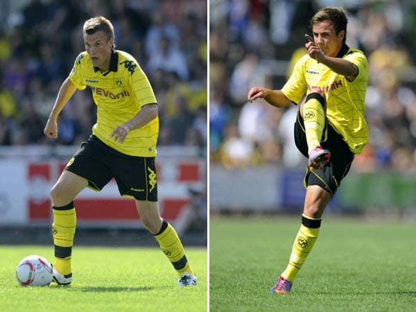Er wird als der neue Lars Ricken gepriesen: Der 18-jährige Mario Götze (re.) kann auf fast allen offensiven Positionen im Mittelfeld eingesetzt werden und machte durch engagierte Leistungen in den Testspielen auf sich aufmerksam. Dass es jetzt schon für die Startelf reichen wird, ist unwahrscheinlich, aber Kevin Großkreutz und Co. können sich nicht ausruhen. (Fotos: imago, Kombo: t-online.de) Er wird als der neue Lars Ricken gepriesen: Der 18-jährige Mario Götze (re.) kann auf fast allen offensiven Positionen im Mittelfeld eingesetzt werden und machte durch engagierte Leistungen in den Testspielen auf sich aufmerksam. Dass es jetzt schon für die Startelf reichen wird, ist unwahrscheinlich, aber Kevin Großkreutz und Co. können sich nicht ausruhen. (Fotos: imago, Kombo: t-online.de)