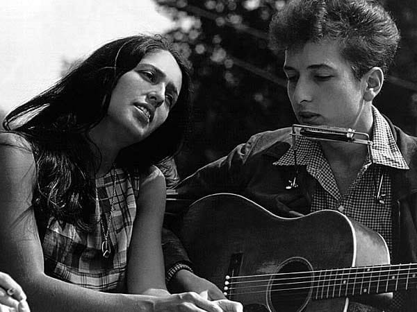 In dem traurigen Song "It Ain't Me Babe" beschreibt Bob Dylan, warum er für seine Liebe mit der Sängerin Joan Baez keine Zukunft sah. Zu Beginn ihrer Beziehung fühlten sich die beiden Künstler stark durch ihr politisches Engagement verbunden, doch Dylan wollte sich irgendwann auch anderen Themen zuwenden und nicht mehr nur "die Stimme des Protests" sein. "It Ain't Me Babe" bei Musicload herunterladen. (