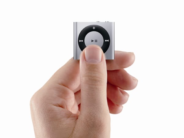 Dieses Bild zeigt, der iPod shuffle ist nur unwesentlich kleiner, als der iPod nano. (