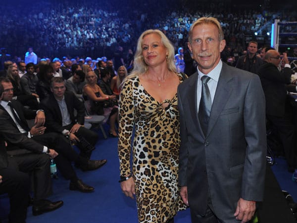Fußball-Trainer Christoph Daum und seine Frau Angelica Camm waren ebenfalls bei der Titelverteidigung in der Halle. (