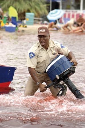 Lt. Welleger (Ving Rhames) ist nicht zimperlich in der Wahl seiner Waffen. ( Lt. Welleger (Ving Rhames) ist nicht zimperlich in der Wahl seiner Waffen. (