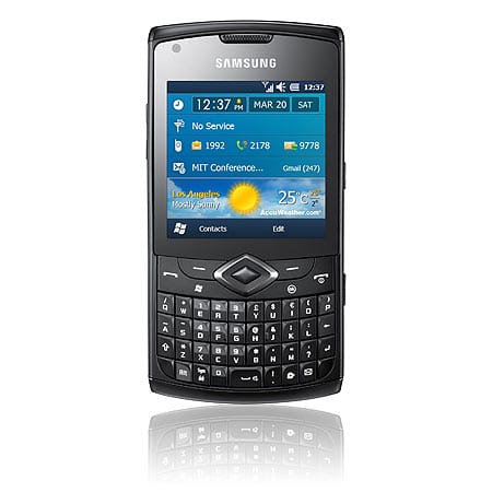 Samsung denkt auch an die Business-Fraktion und bringt mit dem Omnia 735 ein Smartphone mit QWERTZ-Tastatur ohne Touchscreen. Das etwas angestaubte Windows Mobile 6.5-Betriebssystem versteckt sich unter der hauseigenen Touchwiz-Oberfläche. (