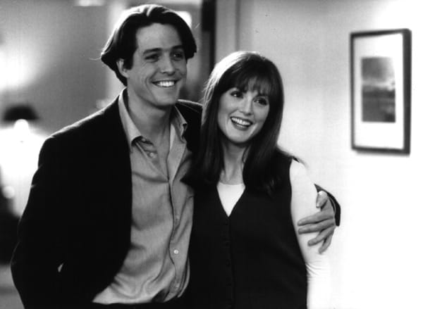 Hugh Grant als Kinderpsychiater zusammen mit Schauspieler-Kollegin Julian Moore in der Liebeskomödie "Neun Monate" von 1994. ( Hugh Grant als Kinderpsychiater zusammen mit Schauspieler-Kollegin Julian Moore in der Liebeskomödie "Neun Monate" von 1994. (