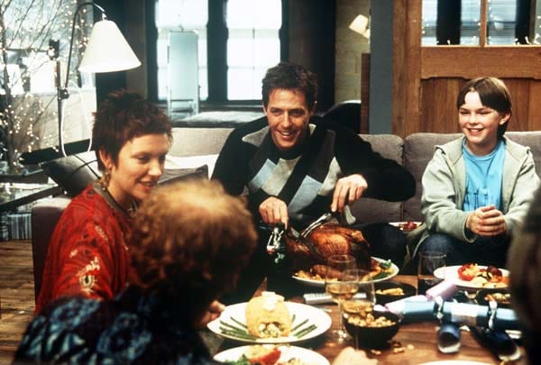 In der Komödie "About A Boy" von 2002 spielt Grant einen Taugenichts, der von den Tantiemen seines Vaters lebt und schönen Frauen hinterher steigt. ( In der Komödie "About A Boy" von 2002 spielt Grant einen Taugenichts, der von den Tantiemen seines Vaters lebt und schönen Frauen hinterher steigt. (