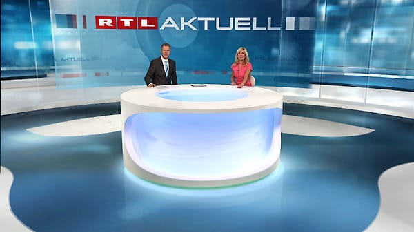 So sieht "RTL aktuell" seit Samstag aus: Eine deutlich hellere Farboptik ziert das 410 Quadratmeter große Studio. (