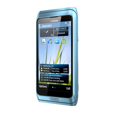 Großer Touchscreen, knallige Farben: Auf den ersten Blick wirkt das neue Nokia E7 gar nicht wie ein seriöses Businesshandy. (