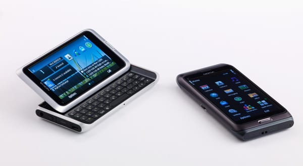 Beim Öffnen des Nokia E7 wird allerdings schnell klar, dass die Stärken des Handys womöglich auf einem anderen Gebiet liegen. (