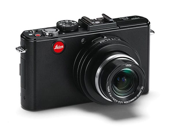 Modernste Technik in einem sehr klassischen Gehäuse bietet die Leica D-LUX-5 und zwar für 700 Euro. Der Bildsensor bietet eine Auflösung von 10,1 Megapixeln, das Zoomobjektiv deckt eine Brennweite von 24 bis 90 Millimetern ab und reicht damit vom Weitwinkel bis zum kleinen Portrait-Tele. (