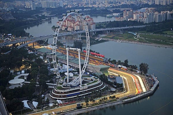 Eine weitere Attraktion: Vom Riesenrad "Singapur-Flyer" aus hat man den vielleicht besten Überblick über die Rennstrecke und die City.