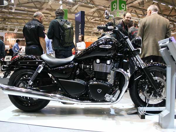 Großer Cruiser auch für kleine Fahrer: Die Triumph Thunderbird Storm spricht mit nur 70 Zentimetern Sitzhöhe eine breite Zielgruppe an. (