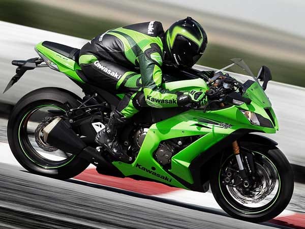 Kawasaki Ninja ZX-10 R: Der japanische Motorradbauer zeigte die neuste Version des Supermotorrads auf der Intermot 2010. (