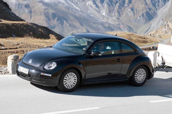 Angaben zu Preisen liegen noch nicht vor. Schon im Januar 2011 dürfte VW den New Beetle auf der Detroit Motorshow präsentieren. ( Angaben zu Preisen liegen noch nicht vor. Schon im Januar 2011 dürfte VW den New Beetle auf der Detroit Motorshow präsentieren. (