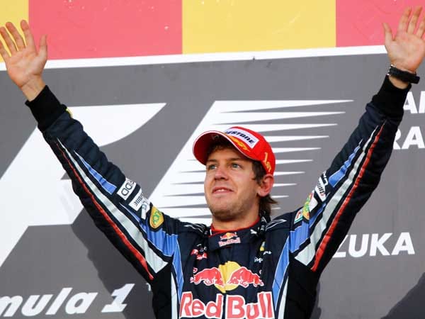 Siegerpose: Sebastian Vettel fährt in Suzuka seinen achten Grand-Prix-Sieg ein. (