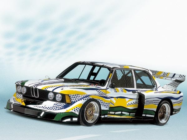 Roy Lichtenstein ist für seine "Benday Dots" berühmt. Sein BMW 320i von 1977 stellt eine Landschaft dar, durch die der Wagen zuvor gefahren ist. (