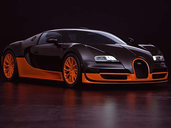 Der Bugatti Veyron Super Sport kostet mindestens 1,65 Millionen Euro netto. Wer das Auto komplett in Sichtkarbon bestellt, zahlt mindestens 1,85 Millionen Euro. (