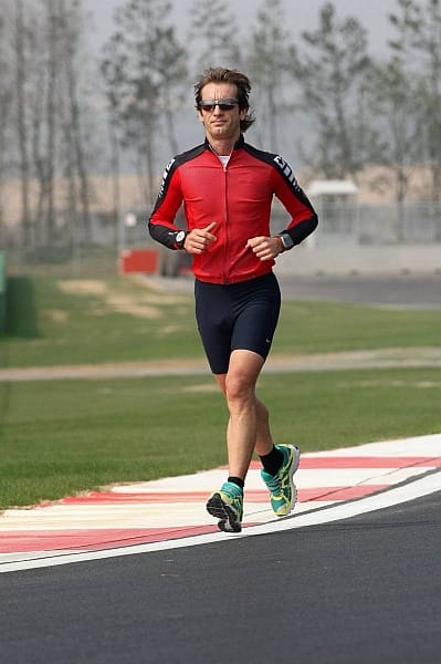 Jarno Trulli erkundete die 5,615 Kilometer lange Strecke lieber beim Joggen. Gerüchten zufolge könnte der 36-Jährige seine Karriere am Saisonende auslaufen lassen.