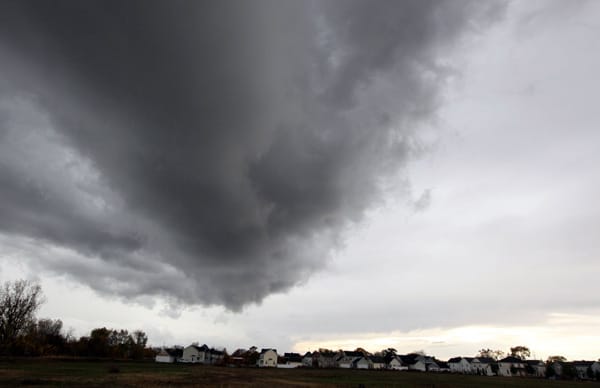 Wie hier in Monroe im Bundesstaat Michigan zieht ein heftiges Unwetter über den Mittleren Westen der USA. ( Wie hier in Monroe im Bundesstaat Michigan zieht ein heftiges Unwetter über den Mittleren Westen der USA. (