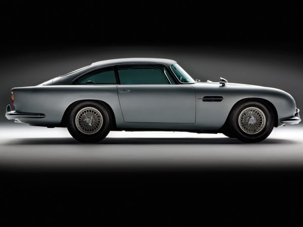 Der Aston Martin mit der Karosserienummer DB5/1486/R war für damalige Verhältnisse ein Geschoss der Extraklasse: Der 4,0 Liter große DOHC-Vantage-Motor mit sechs Zylindern und oben liegenden Nockenwellen leistete 286 PS. (