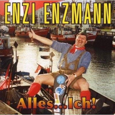 Worüber freut sich Enzi Enzmann auf diesem Bild, das die Vorderseite seiner 2008 erschienenen Scheibe "Alles...Ich!" verziert, denn so? Über seinen Regenschirm, den er mal vorsichtshalber aufgespannt hat? Oder über die Kniebundsocken, die farblich einfach perfekt zu seinem Halstuch und zu den heiteren Wangen passen? (