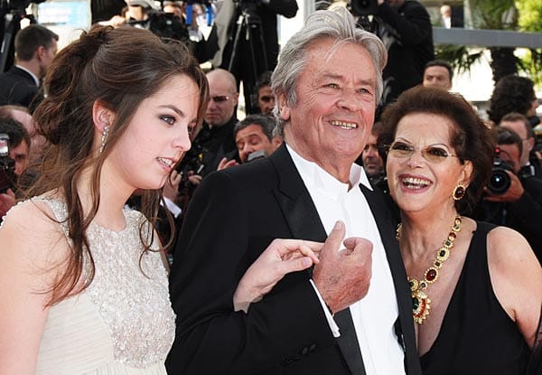 Alain Delon mit seiner Tochter Anouchka (l.) und Claudia Cardinale 2010 beim Filmfestival in Cannes. (